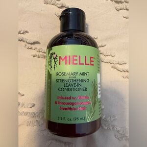 Mielle Rosemary Mint Strengthening Leave-In Conditioner - Green